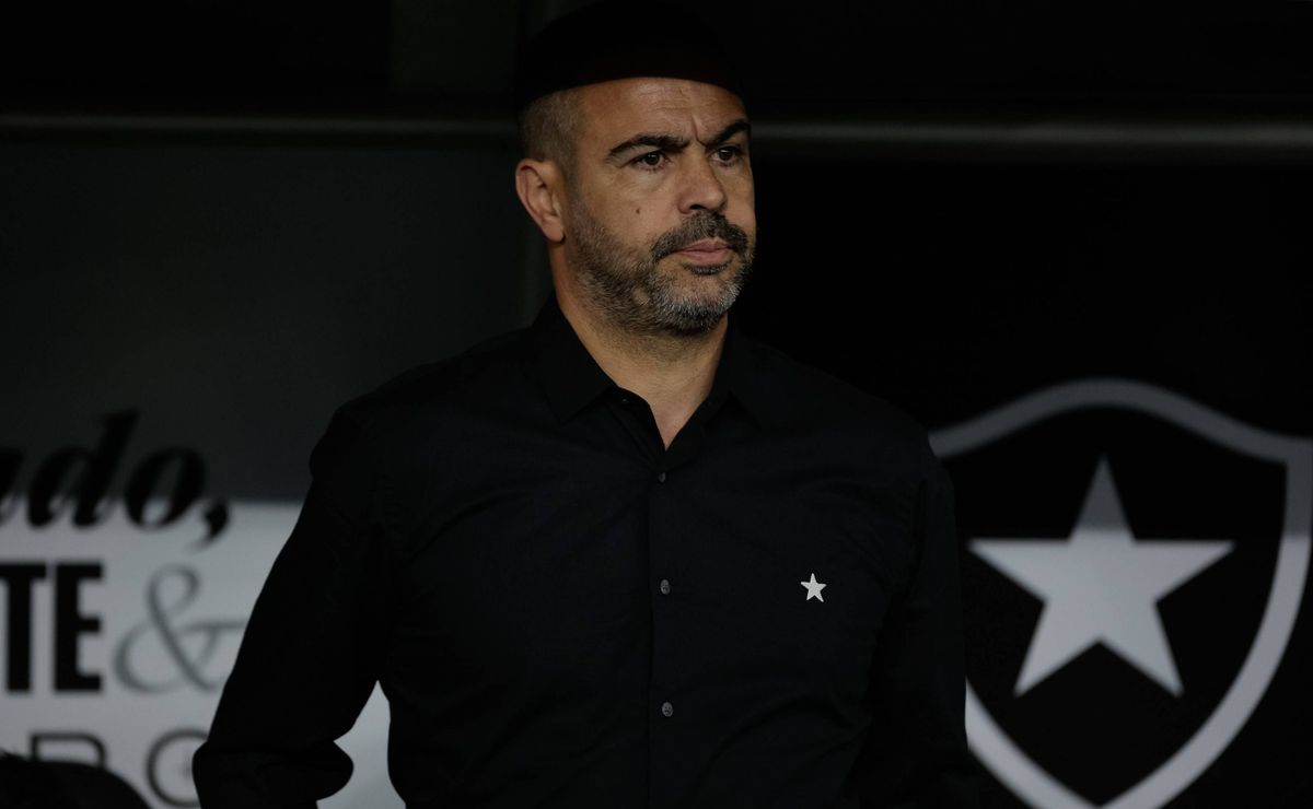 al rayyan estuda novo técnico e faz contato por artur jorge do botafogo  