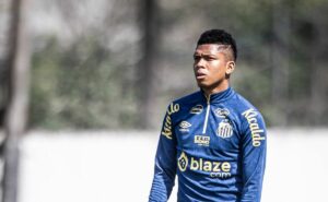 billy arce é relacionado pela primeira vez e pode estrear pelo santos