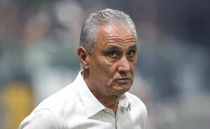 tite se elogia wesley no flamengo e revela: "manchester united querendo"