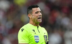 flamengo x palmeiras: simon concorda com bráulio da silva machado não ter expulsado veiga: "cartão amarelo"