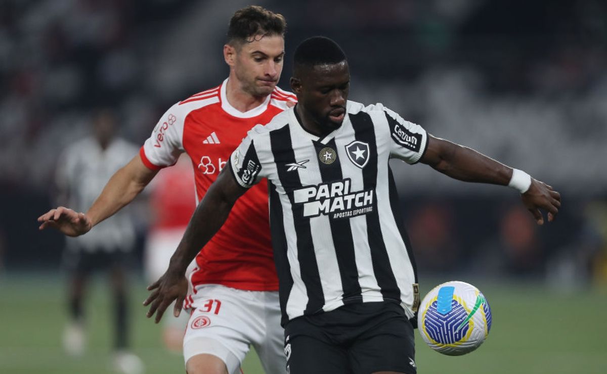 situação de alario no internacional fica complicada e estafe do argentino se pronuncia