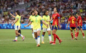 brasil vence a espanha e estabelece novo marco nos acréscimos do futebol feminino