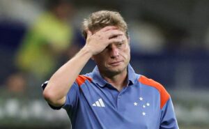 torcida do cruzeiro fica irritada com desempenho fora de casa e pede demissão de seabra; veja números