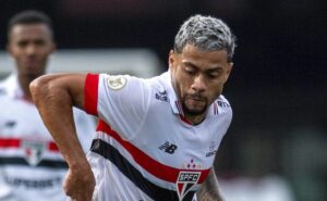 w. rato sofre com críticas da torcida em substituição por ferreirinha: “dois pesados”