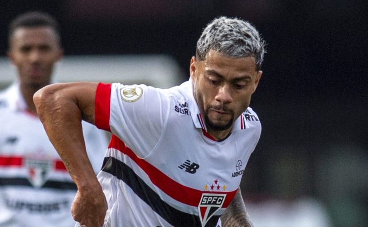 w. rato sofre com críticas da torcida em substituição por ferreirinha: “dois pesados”