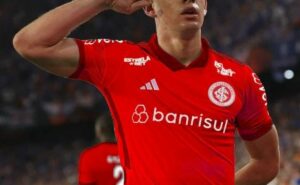 borré supera vaias e garante vitória do internacional contra o cruzeiro