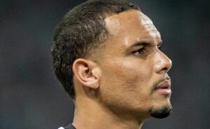neris, ex cruzeiro, decide comemorar caso marque pelo vitória: “não vejo problema”