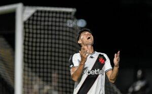 vasco acerta empréstimo de galdames ao san lorenzo arg e se livra de r$ 500 mil