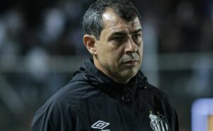 carille manda recado para torcida do santos e faz comparação inusitada com o palmeiras