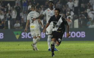 santos vacila nos acréscimos e deixa vitória escapar contra ponte preta na vila
