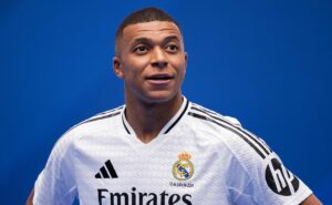mbappé já treina com bola no real madrid e mira estreia na supercopa da uefa