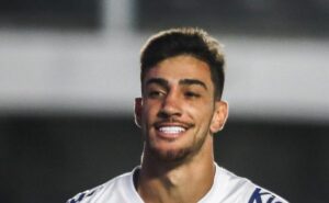 santos oferece pedrinho ao corinthians, mas rival recusa contratação do atacante