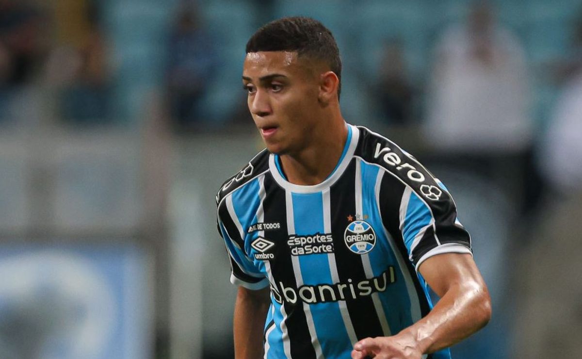 gustavo nunes confirma saída do grêmio e define data final para viajar a inglaterra