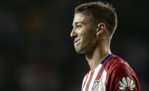 luciano vietto, ex atlético de madrid, é colocado na mesa do santos para ser contratado; carille aprova