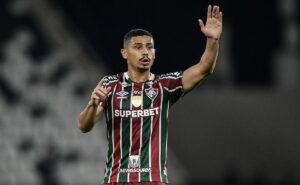 andré embarca rumo a inglaterra após se tornar maior venda da história do fluminense