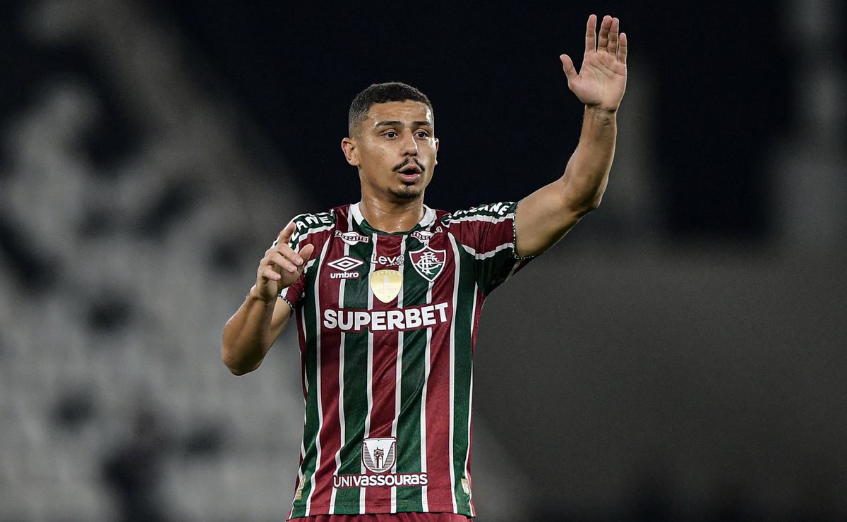 andré embarca rumo a inglaterra após se tornar maior venda da história do fluminense