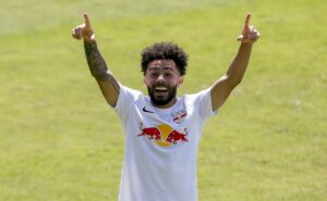 zenit busca contratar substituto de claudinho, que negocia com o flamengo