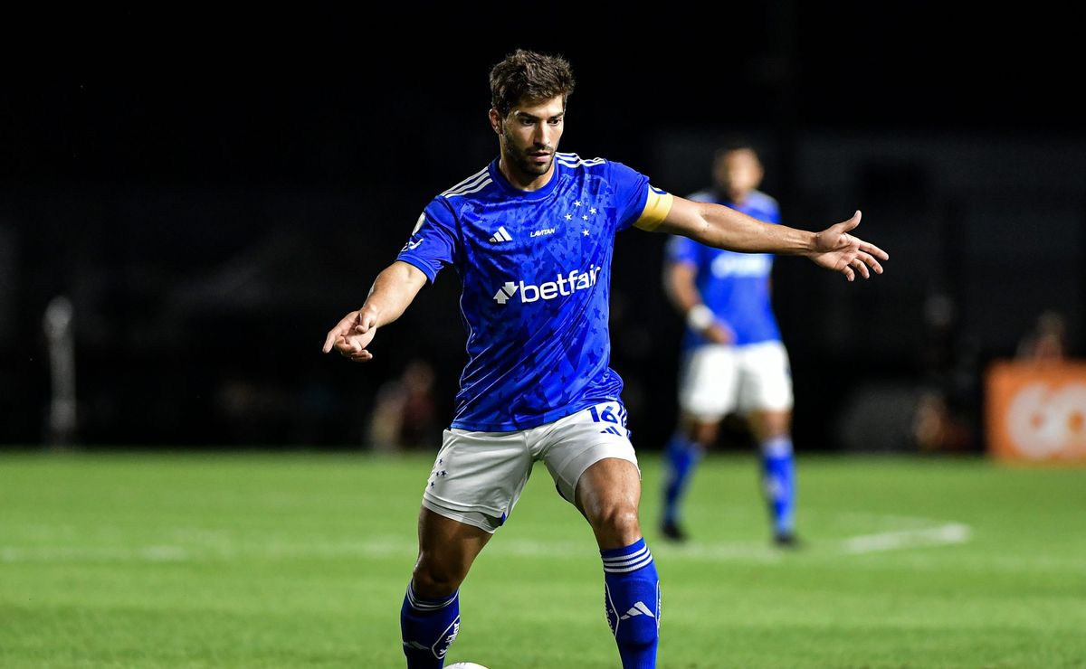 torcida do cruzeiro perde a paciência com lucas silva na derrota para o fortaleza