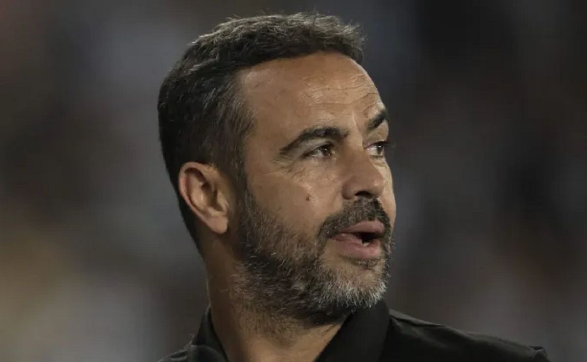 artur jorge explica substituição de almada em partida do botafogo: ‘’tivemos que tomar uma decisão difícil’’