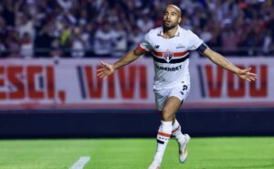 lucas moura festeja retorno à seleção brasileira após seis anos; torcida do são paulo reage