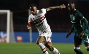 welington, do são paulo, aparece no top 5 dos defensores com mais cruzamentos certos no brasileirão