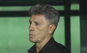 renato abre o jogo após eliminação do grêmio na copa do brasil: “levantar a cabeça”