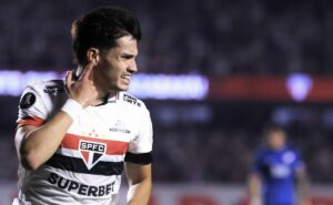 bobadilla vai de odiado a amado após gol pelo são paulo na libertadores: "tem errado muito"