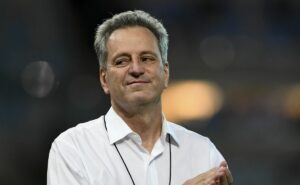 atacante recusa oferta para sair do flamengo e frustra planos de rodolfo landim 