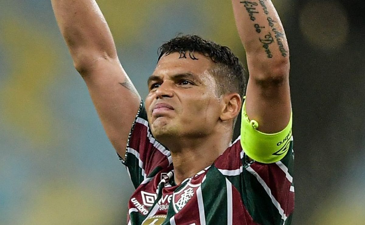 mano menezes toma decisão, e thiago silva está fora do clássico contra o vasco neste sábado (10)