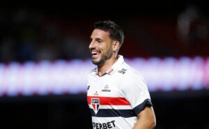 escalação do são paulo tem mudança tão pedida e calleri de fora contra atlético go