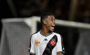 venda de rayan no vasco salva temporada e tem 10 jogos no nilton santos de graça 