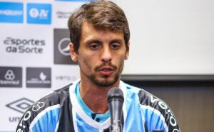 rodrigo caio tem situação atualizada por renato gaúcho e data do retorno é confirmada no grêmio
