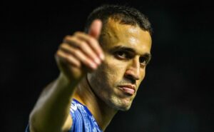 fim da novela: corinthians recebe decisão e troca de pedro raul por joão schmidt é descartada