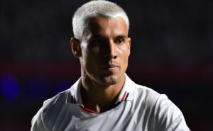 ferreira x wesley: câmeras flagram drible desconcertante em são paulo x flamengo