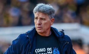 renato gaúcho justifica por que monsalve não era titular do grêmio: "precisava trabalhar a parte tática"