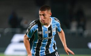 monsalve faz revelação sobre concorrência no grêmio e manda recado: “decisão do técnico”