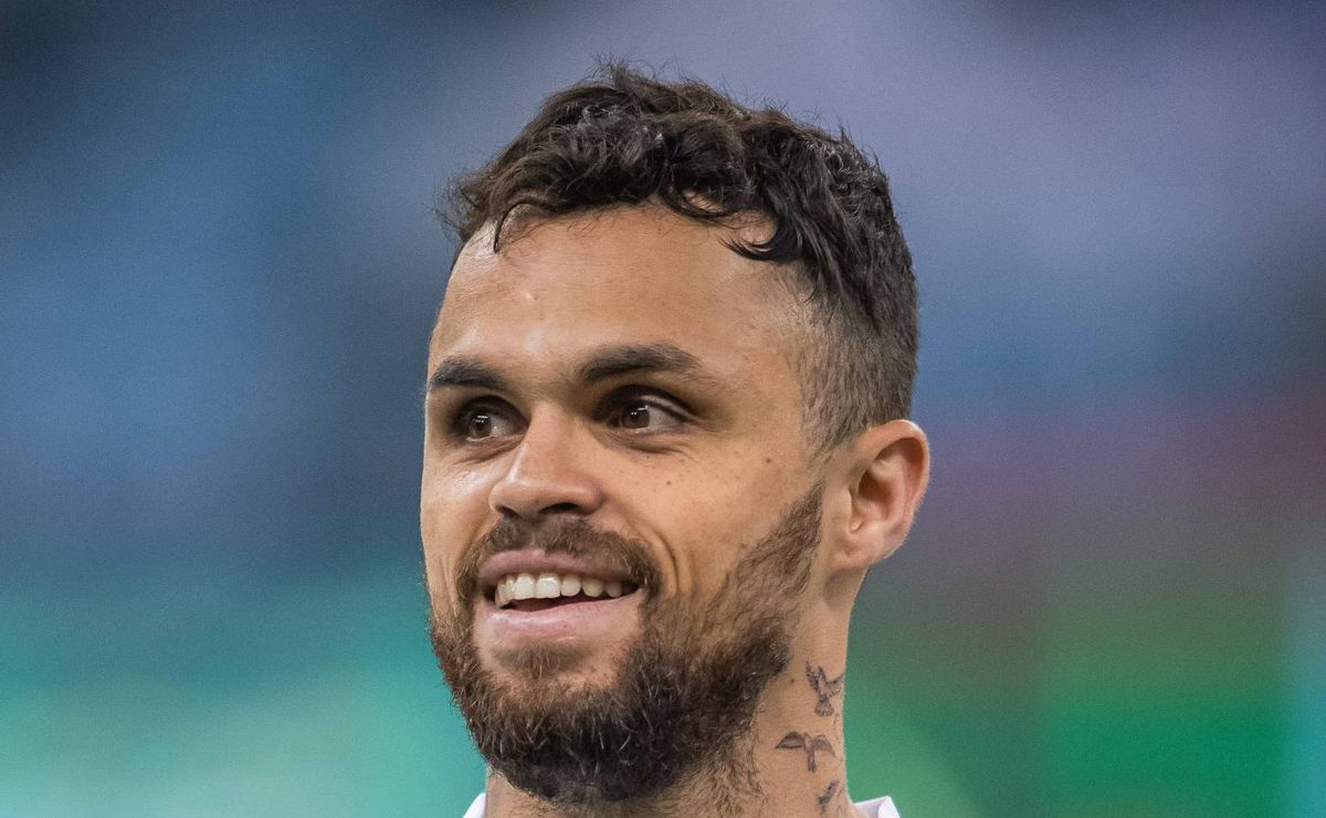 após michael, flamengo encaminha nova contratação por r$ 119,7 milhões e meio campista está chegando