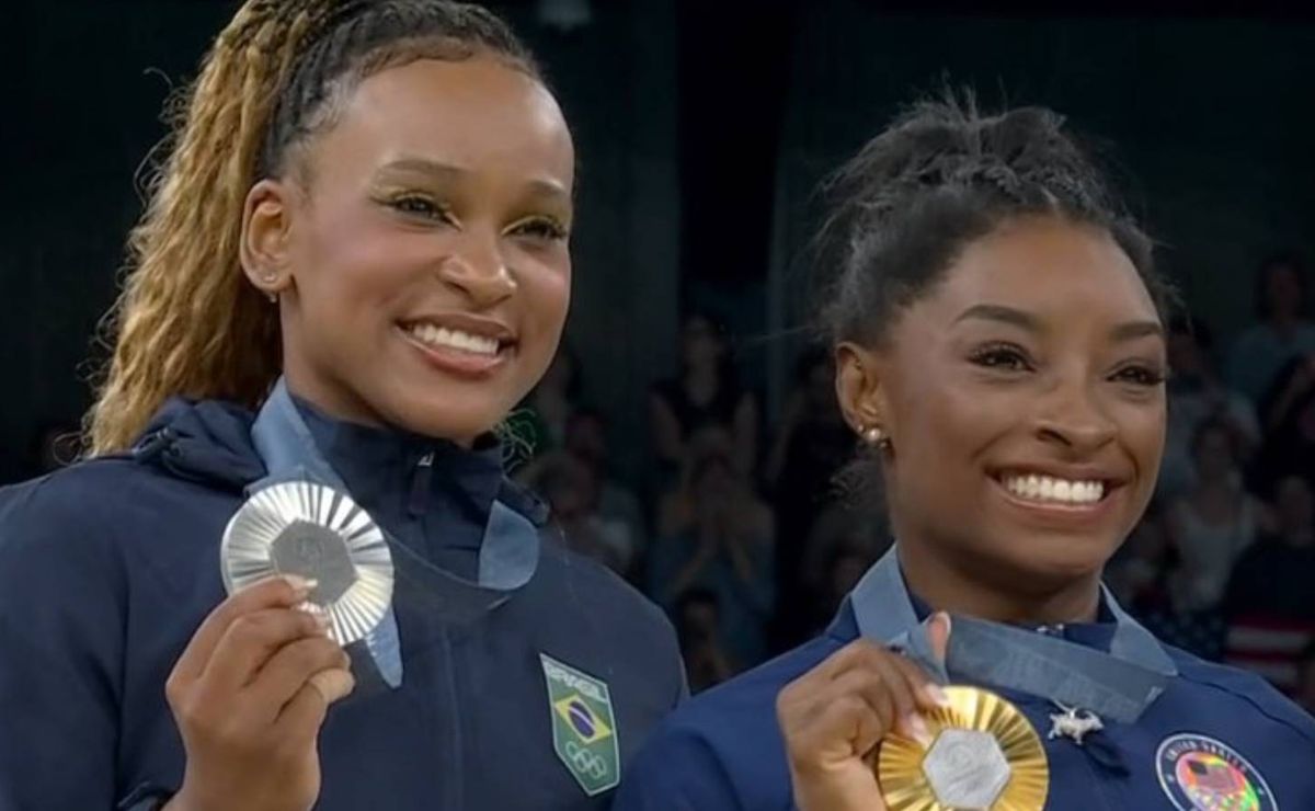 olimpíadas 2024: simone biles brinca sobre rivalidade com rebeca andrade em paris