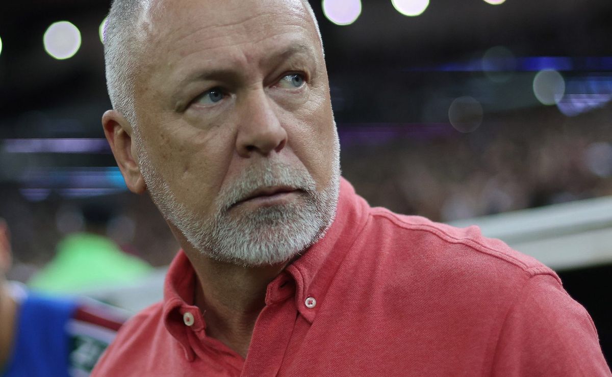 stjd denuncia atacante do fluminense por expulsão em jogo contra o grêmio, no brasileirão