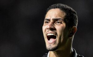 r$ 12 milhões: bruno praxedes pode deixar o vasco rumo ao athletico paranaense