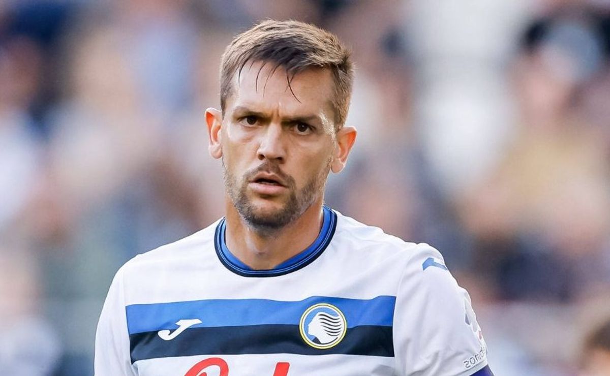 após vasco demonstrar interesse em rafael tolói, zagueiro toma atitude sobre volta ao brasil