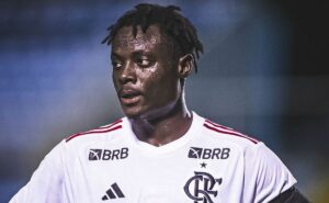 saiba os números de shola na base do flamengo; jogador está inscrito na libertadores