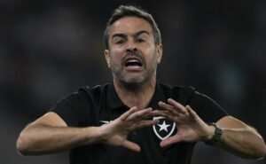 artur jorge, técnico do botafogo, faz análise do palmeiras antes da libertadores
