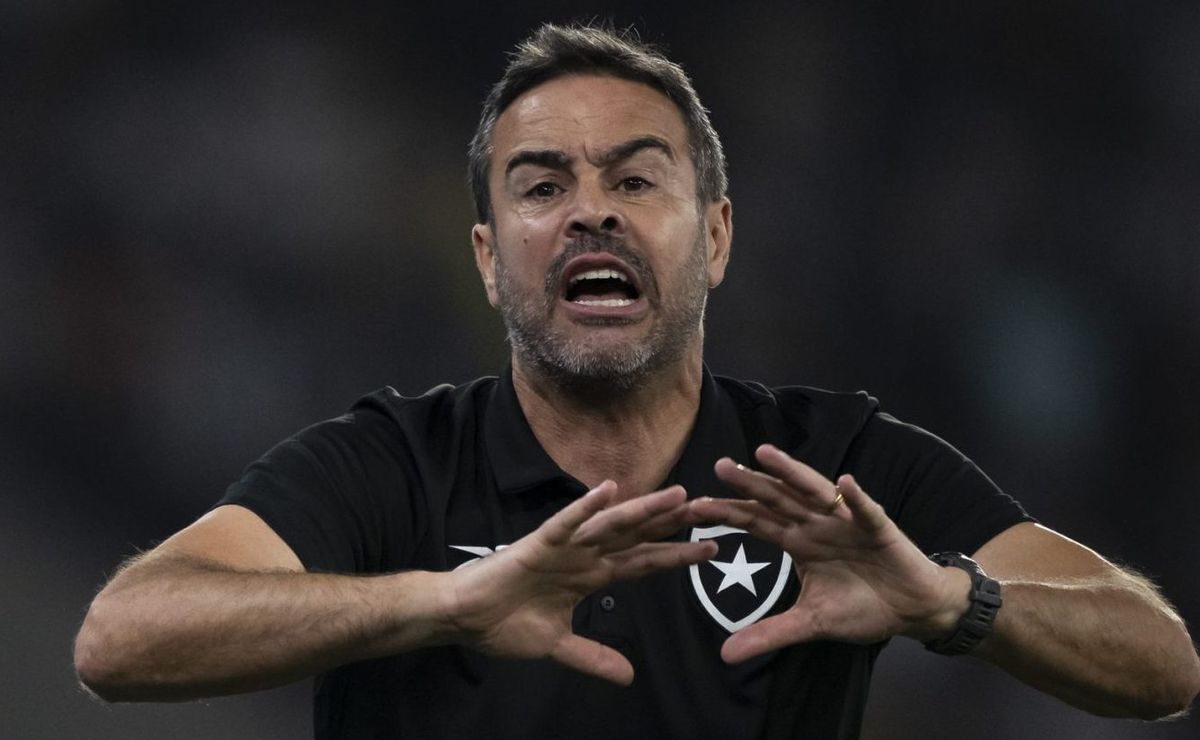 artur jorge, técnico do botafogo, faz análise do palmeiras antes da libertadores