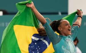 olimpíadas 2024: histórica, rebeca andrade conquista o ouro no solo e se torna a maior medalhista do brasil
