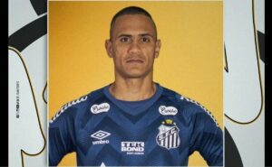 goleiro renan é oficialmente apresentado ao santos em coletiva na vila belmiro