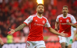 roger admite risco em estreia de bruno tabata pelo internacional: “não está adaptado”