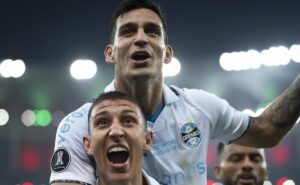 r$ 600 mil de salário: grêmio tem veredito sobre saída de cristaldo ao river plate 