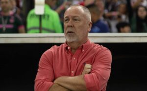 mano menezes justifica excesso de jogadas de bola aéreas pelo fluminense: “solução mais correta”