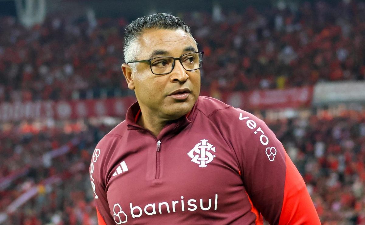 internacional empata com palmeiras e torcida se revolta nas redes sociais criticando roger machado